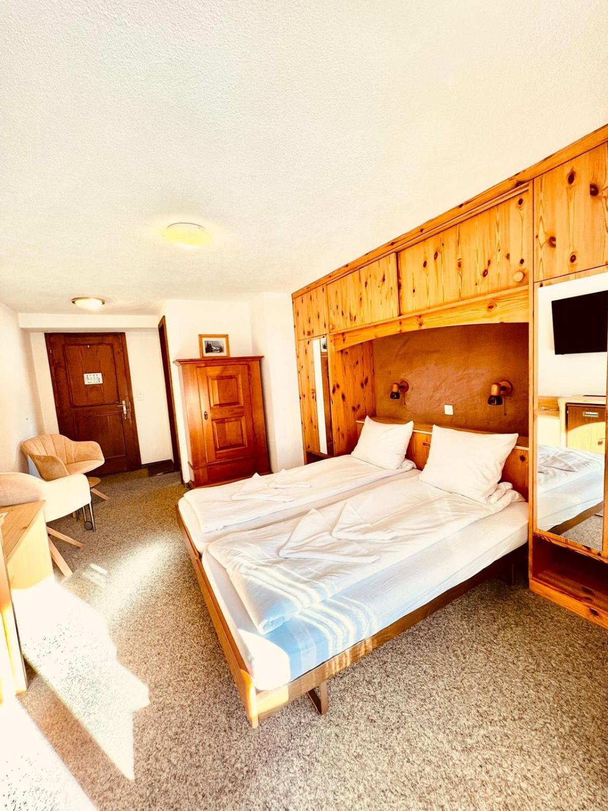 Hotel Old Jnn Клостерс Экстерьер фото